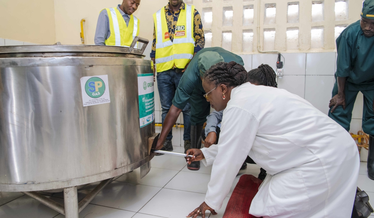 Introduction du gaz de cuisson dans les écoles rwandaises, une réponse à la déforestation