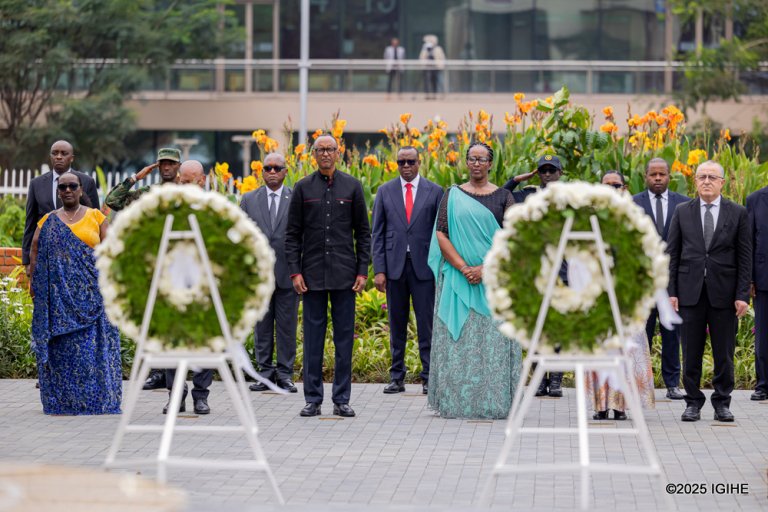 Le Président Kagame et la Première Dame Jeannette Kagame rendent hommage aux héros du Rwanda