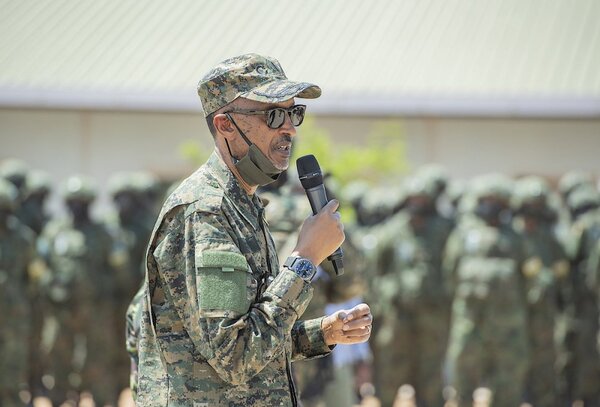 Le Président Kagame exprime sa gratitude envers les Forces de Défense et de Sécurité du Rwanda