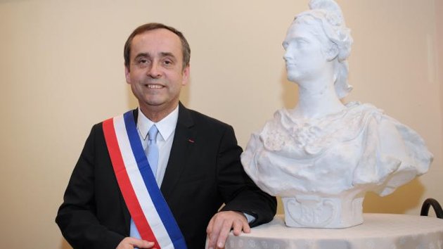 Robert Ménard va offrir une blouse à tous les écoliers de Béziers