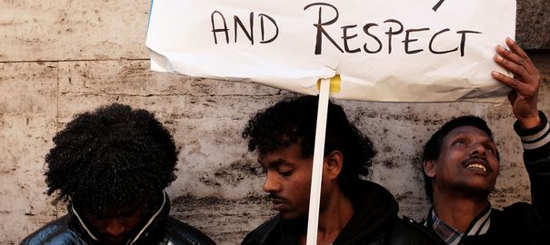 Pourquoi les Blancs sont des “expats” et les autres des “immigrés”?