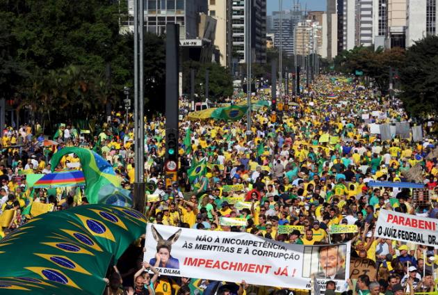 Manifestations au Brésil pour réclamer le départ de Rousseff