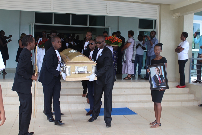 Requiem: Un mot pour accompagner Dr Naasson