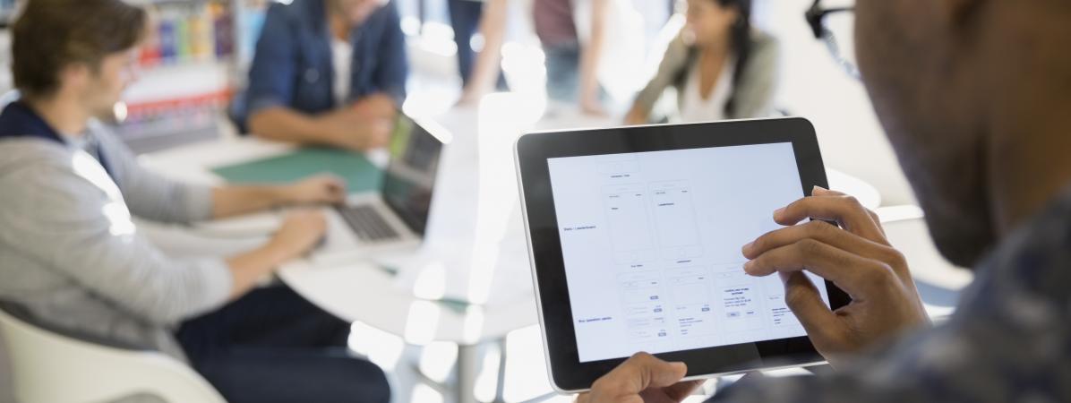 Jeunes prêts à tout pour réussir en entreprise… y compris à “coucher”, pour certains