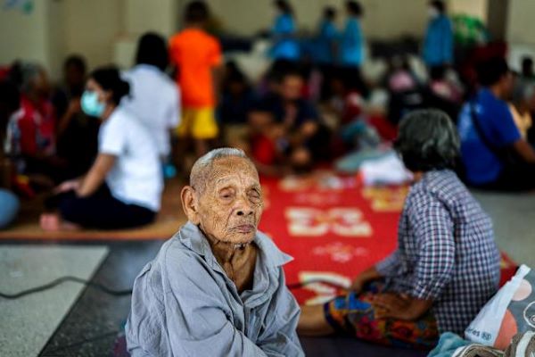 Environ 80.000 villageois cambodgiens ont fui leur foyer au 4e jour des affrontements Cambodge-Thaïlande