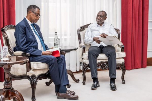 Le président Ruto reçoit le général Kabarebe pour des discussions bilatérales