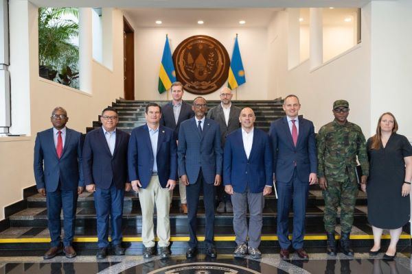 Le President Kagame reçoit une délégation du Congrès américain