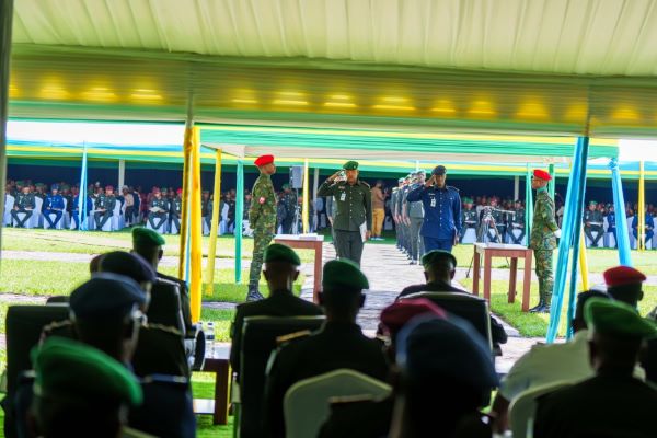 74 officiers des forces rwandaises de sécurité achèvent une formation de commandement militaire