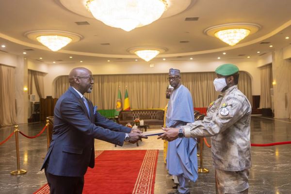 La remise des lettres de créance de l’Ambassadeur Festus Bizimana à Bamako