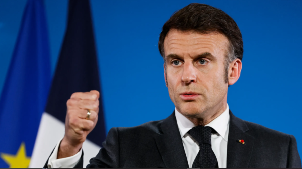 Crise diplomatique : Emmanuel Macron réclame des mesures fermes vis-à-vis de l’Algérie
