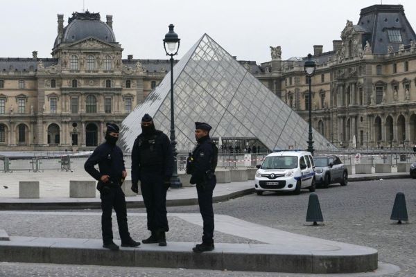 Braquage au Louvre : les bijoux de Napoléon dérobés en plein jour
