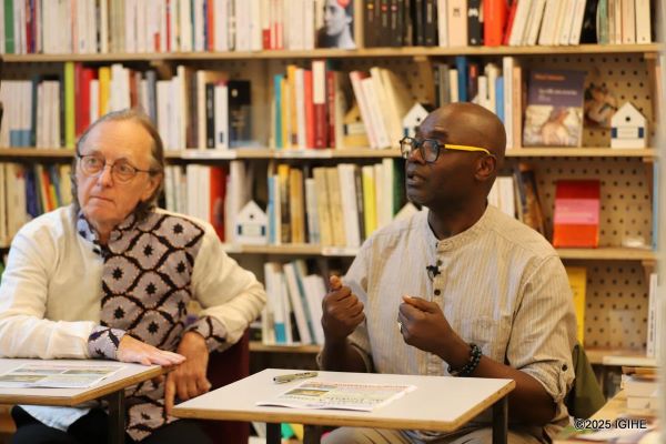Les Mille Collines à coups de pédale : quand peinture et écriture redéfinissent le Rwanda