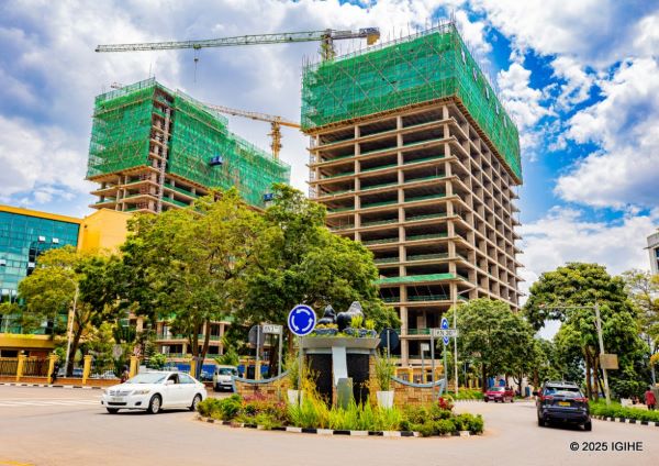 Les nouvelles « tours jumelles » d’Equity Bank à Kigali désormais achevées à 60 %