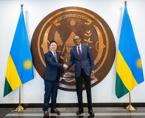Le Président Kagame reçoit Chi-Man Kwan, co-fondateur de Raffles Family Office