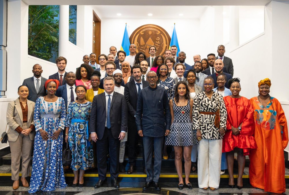 Kagame reçoit les 30 jeunes du programme young leaders