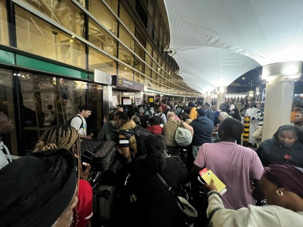Crise à l'aéroport de Nairobi, grève et suspension judiciaire contre le projet de concession