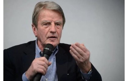 Bernard Kouchner alerte Mitterrand sur les massacres pré-génocide mais se heurte à un mur d’indifférence