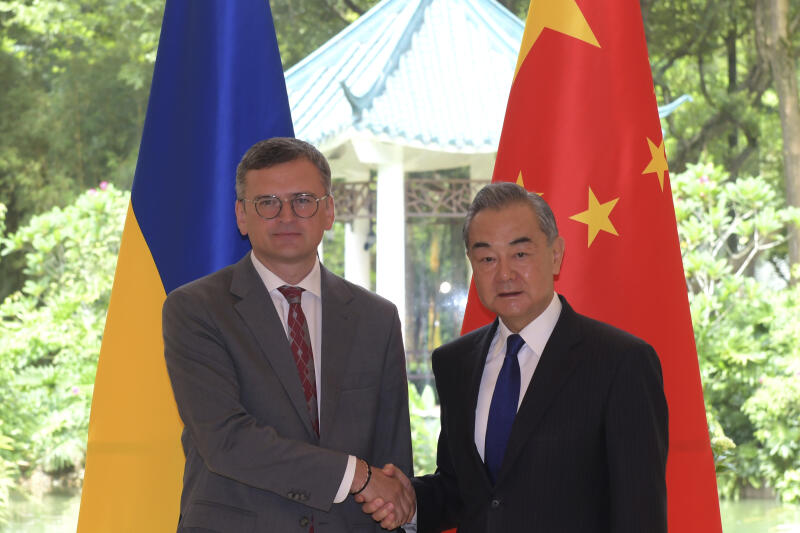 Le chef de la diplomatie ukrainienne en Chine pour des discussions de paix