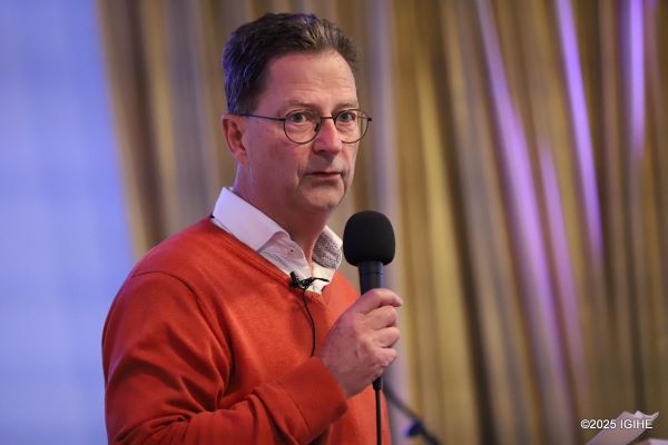 « Honorer la Mémoire : LEngagement des Autorités Locales » Prof.Dirk Vansina