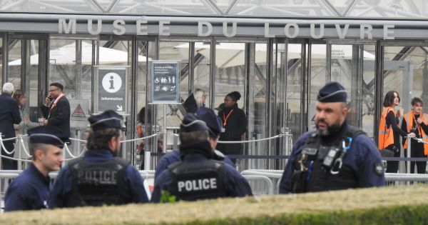 Louvre cambriolé : deux braqueurs présumés interpellés