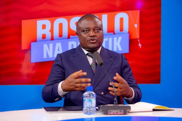 RDC : le ministre Muhindo critique l’armée et pointe une défaite aussi médiatique que militaire