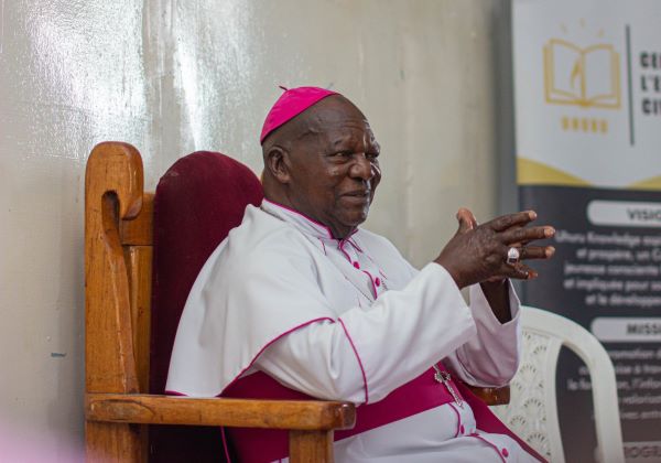 Monseigneur Faustin Ngabu ou le pasteur et bâtisseur de paix