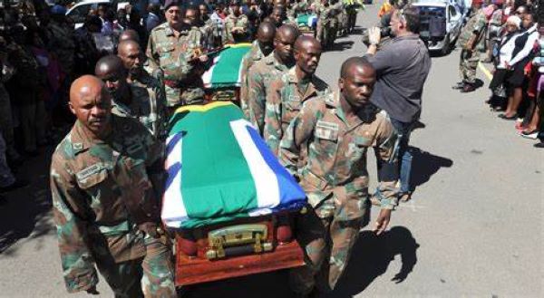 Décomposition des corps des soldats Sud-Africains à Goma