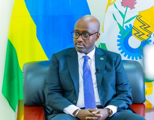 Le ministre Nduhungirehe s’entretient avec Giorgos Gerapetritis, ministre des Affaires étrangères grec