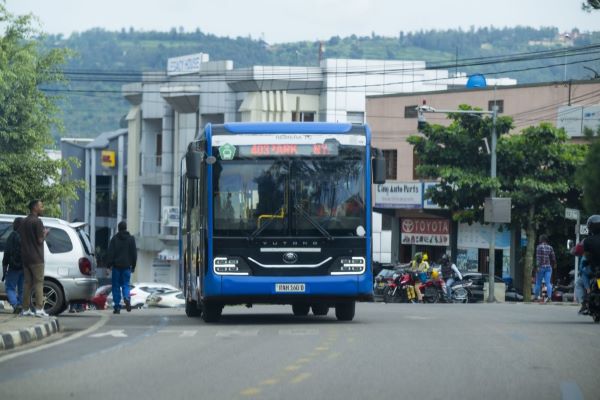 Kigali : les voies réservées aux bus font bondir la fréquentation des transports publics
