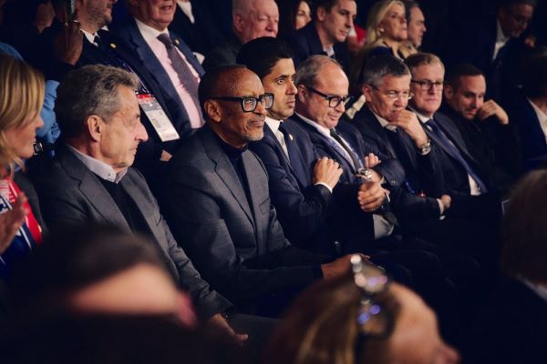Le Président Kagame assiste à la victoire du Paris Saint-Germain face au Bayern Munich