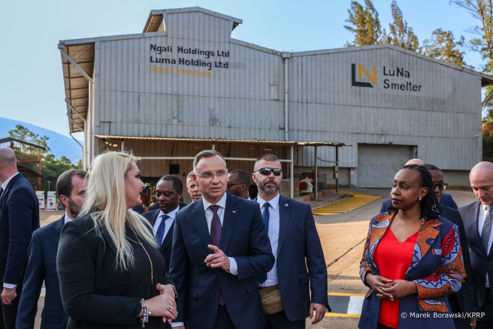Le Président polonais Duda visite l'usine de fusion LuNa au Rwanda