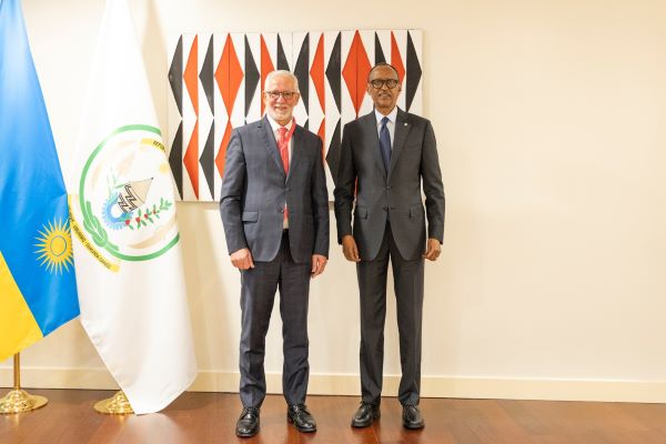 Le Président Kagame reçoit Haim Taib, fondateur des groupes Mitrelli et Menomadin