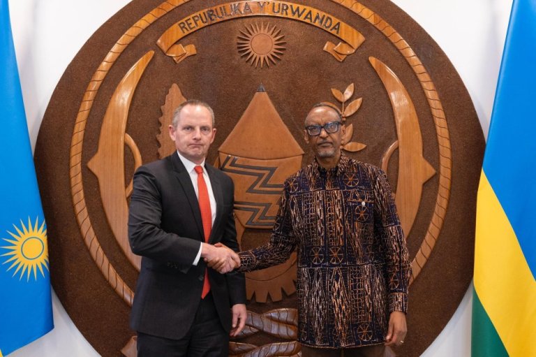 Le Président Kagame reçoit l’ambassadeur Eric Kneedler en fin de mission