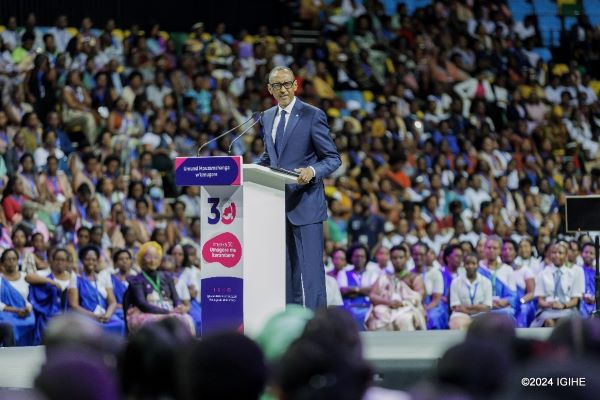 Le Président Kagame salue la contribution des femmes à la transformation du Rwanda