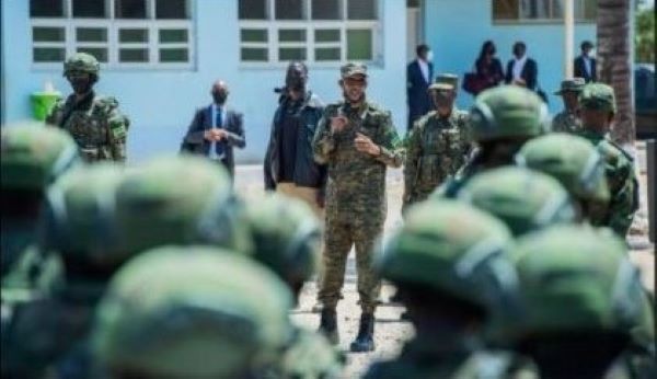 Le Président Kagame rassure les soldats en mission à l’étranger sur la sécurité du Rwanda
