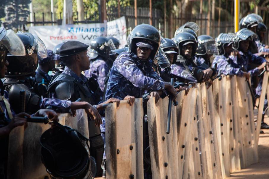Les forces de sécurité ougandaises arrêtent de jeunes manifestants inspirés par les protestations kenyanes
