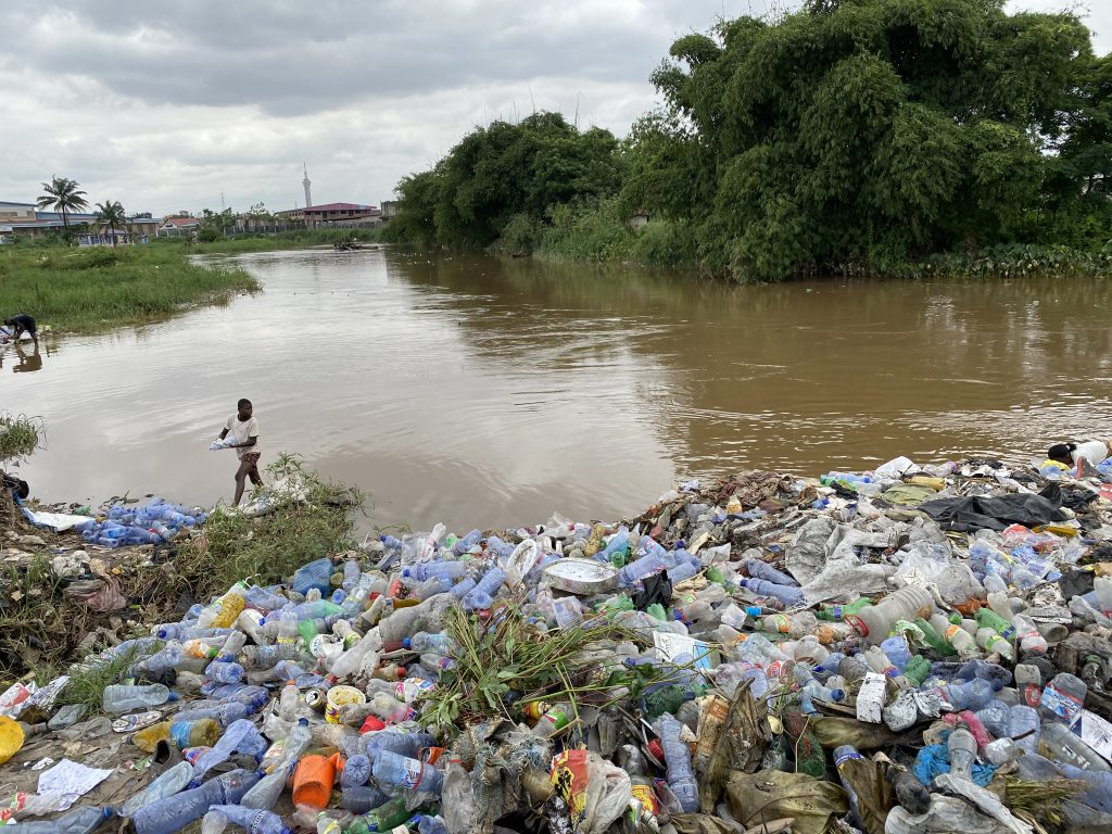 Plastiques toxiques : Impact dévastateur sur l'environnement et la santé humaine