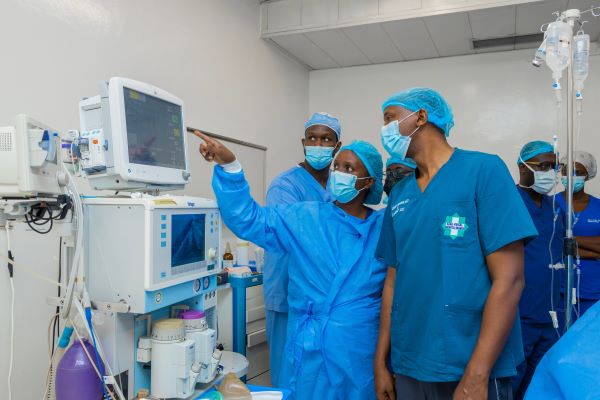 Le gouvernement débloque 88 milliards de FRW pour renforcer les effectifs médicaux