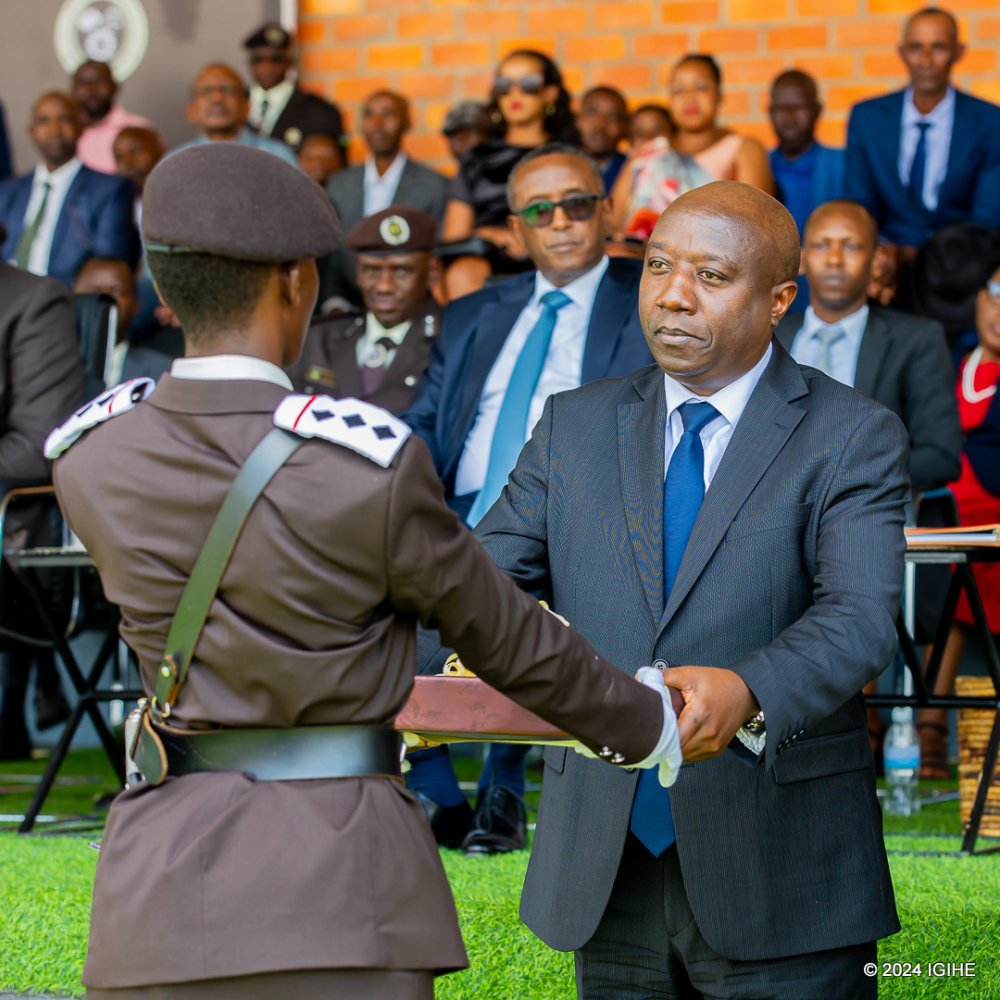 Le Premier Ministre Dr Ngirente accueille la prestation de serment des nouveaux officiers subalternes de la RCS