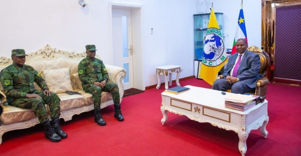 Le président Touadéra reçoit des hauts responsables militaires rwandais