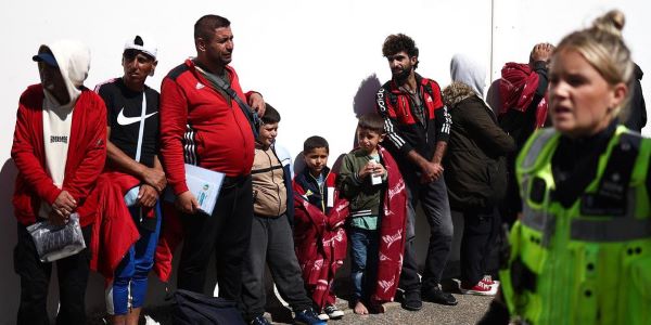 Le Royaume-Uni place en détention des migrants en vue dune expulsion vers la France