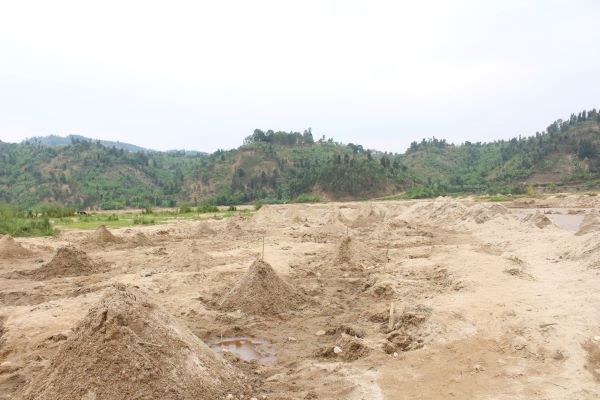 Rutsiro : l’extraction de sable rapporte près de 451 millions de francs rwandais en un an