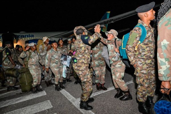 « Un spectacle raté » : la 'DA fustige le ministère de la Défense sud-africain
