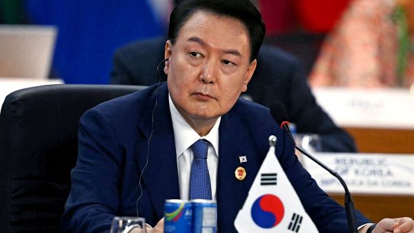 Un tribunal sud-coréen délivre un mandat d'arrêt à l'encontre de l'ex-président Yoon
