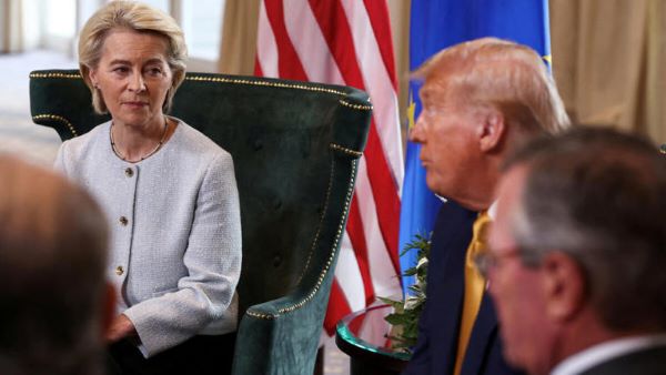 Les Etats-Unis et lUE parviennent à un accord commercial, selon Donald Trump et la présidente de lUE