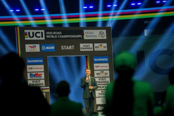 La ministre Mukazayire et le président de l’UCI donnent le départ des mondiaux de cyclisme sur route 2025 (Photos)