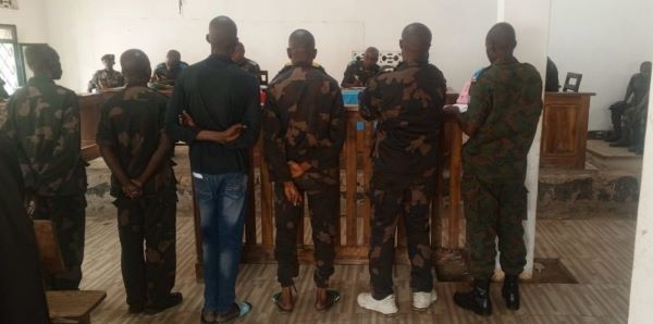 Uvira : un policier et des combattants FARDC et Wazalendo jugés pour vols et homicides