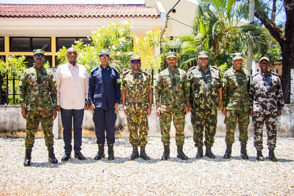 Le Commandant des forces rwandaises déployées à Cabo Delgado rencontre le Chef d’état-major des Forces armées du Mozambique